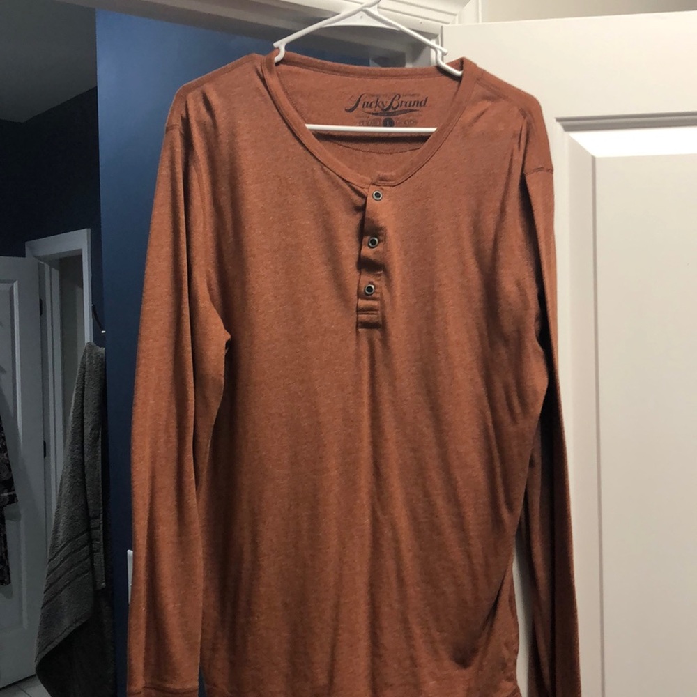 Men’s Lucky Brand Henley. Lg